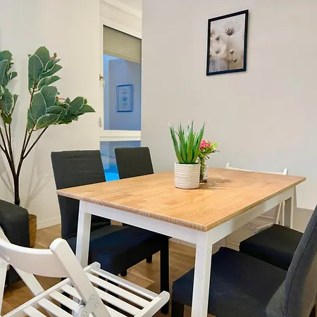 Apartment Modern Cosy Apartment With Patio Near Scs *
